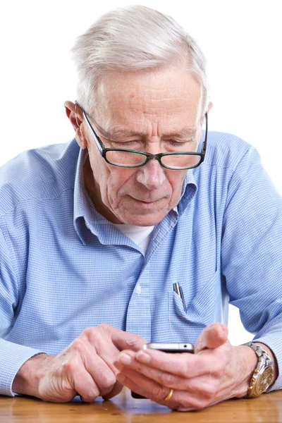 Старший чоловік і мобільний — стокове фото