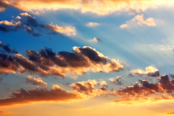 Belo Pôr Sol Céu Com Nuvens Coloridas — Fotografia de Stock