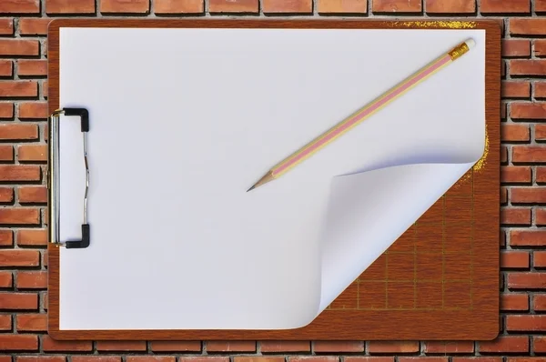 Bordo di scrittura di legno come sfondo muratura — Foto Stock