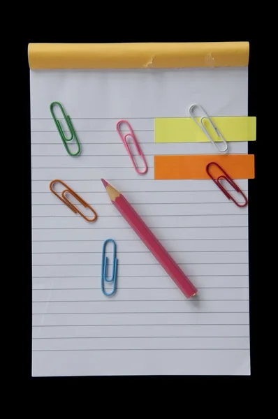 Μίνι σημειωματάριο και πολύχρωμα κλιπ — Φωτογραφία Αρχείου