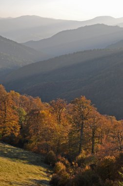 sonbahar akşam dağlar.