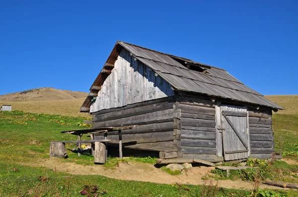 Stock image Hut of the shepherd on a hillside