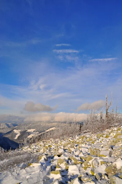 겨울 돌 언덕 — 스톡 사진