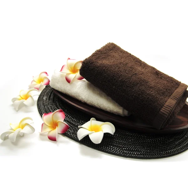 Asciugamano e fiori — Foto Stock