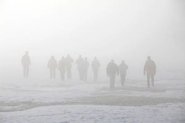 Caminhantes de inverno — Fotografia de Stock