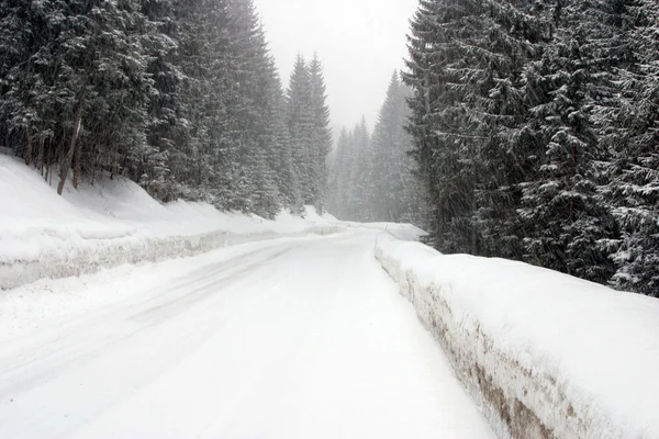 Winterstraße Bei Starkem Schneefall — Stockfoto