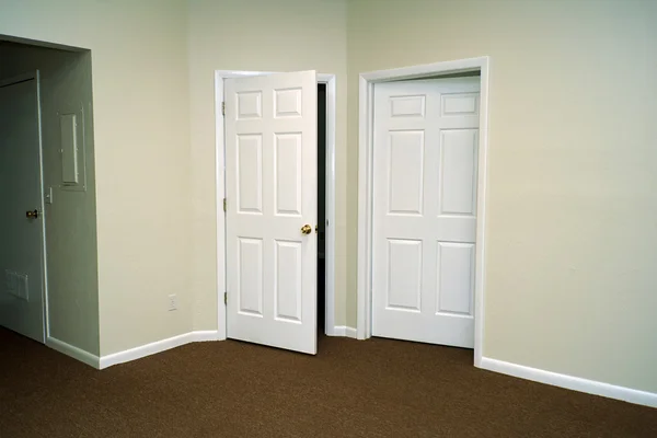 Åpne dører – stockfoto
