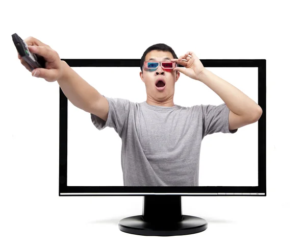 Zaskoczony mężczyzna w okularach 3d oglądać tv lub monitor — Zdjęcie stockowe