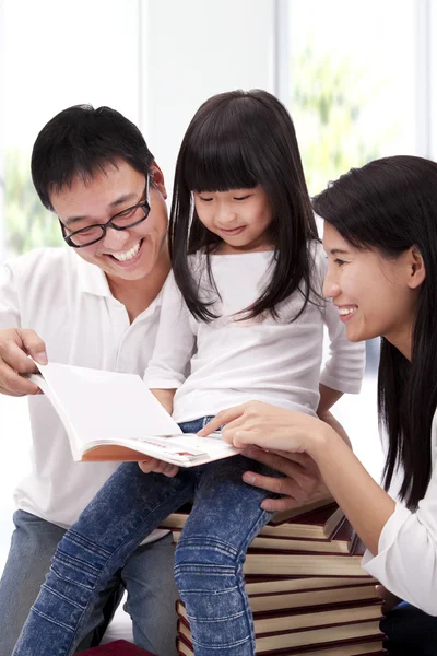 Happy Asian Family Studing Together Parent Helping Daughter Reading Book — Stock Photo, Image