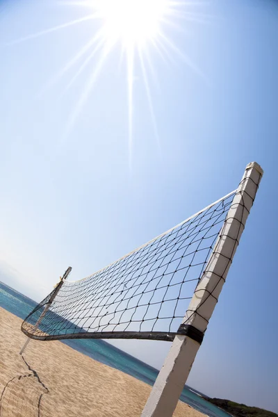 Boisko do siatkówki plażowej i światło słoneczne — Zdjęcie stockowe