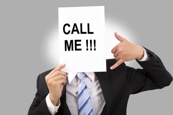 Biznesmen posiadania Zadzwoń do mnie listy billboard — Zdjęcie stockowe