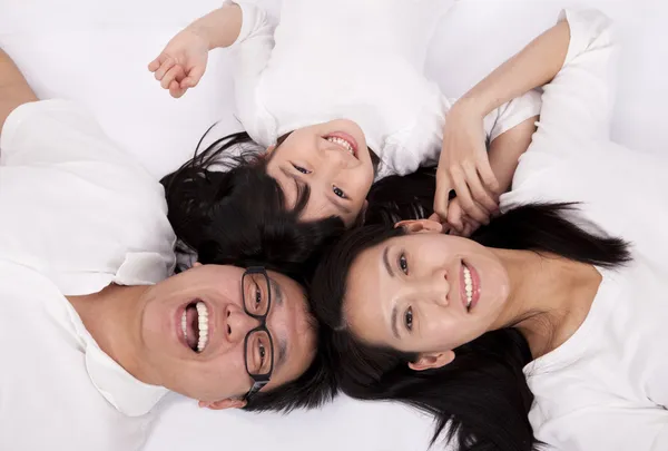 Lycklig asiatisk familj — Stockfoto