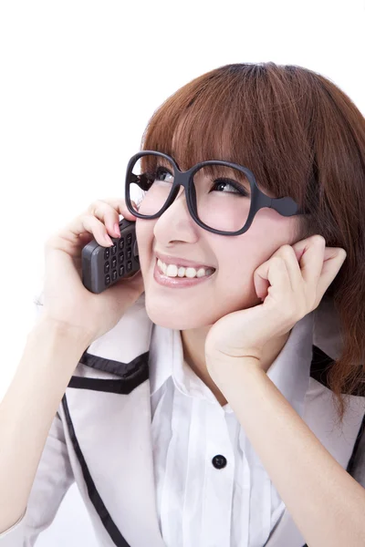 Счастливая деловая женщина разговаривает по телефону — стоковое фото
