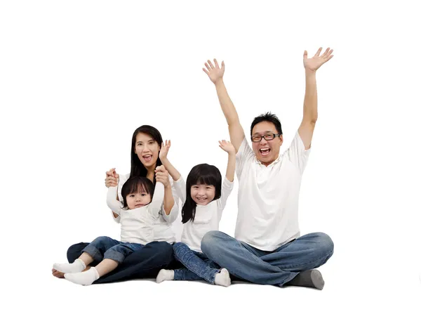 Feliz familia asiática aislada en blanco — Foto de Stock