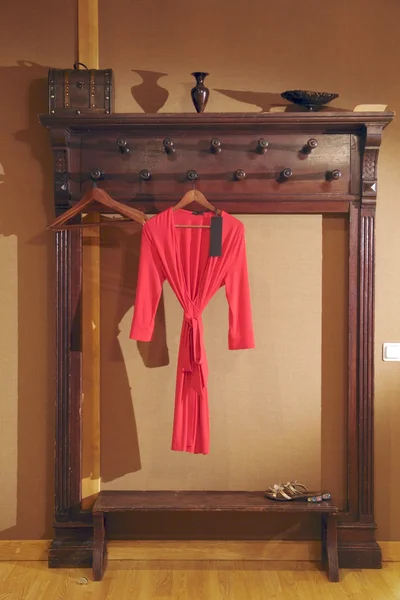 Φόρεμα σε μια κρεμάστρα — Φωτογραφία Αρχείου