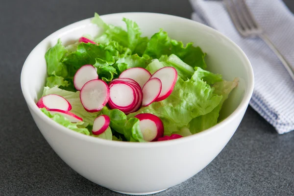 Bowl of fresh green salad — Stock Photo, Image