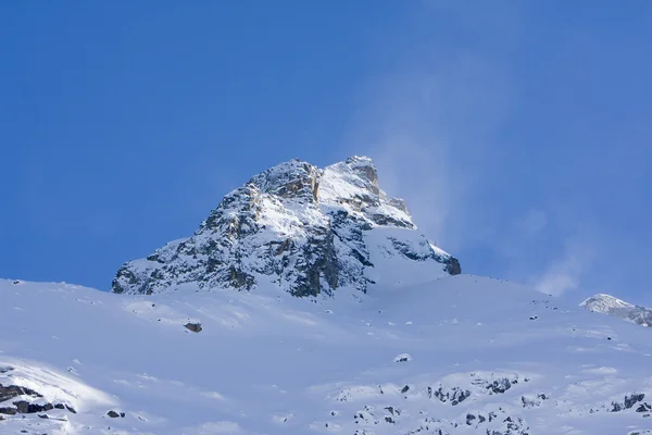 Горы в швейцарских Альпах — стоковое фото