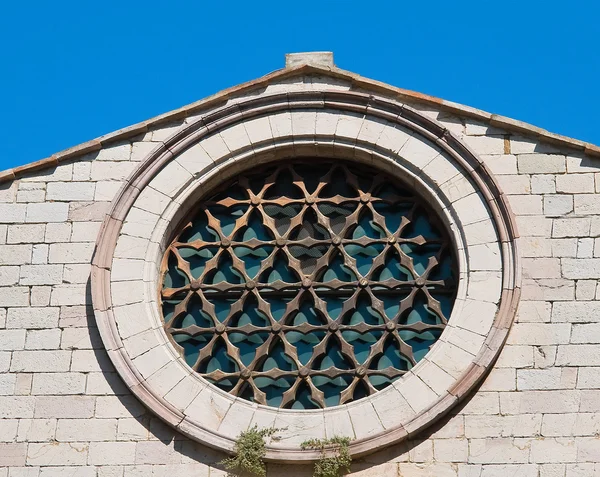 バラ窓。聖フランチェスコ教会。コルチャーノ。ウンブリア州. — ストック写真