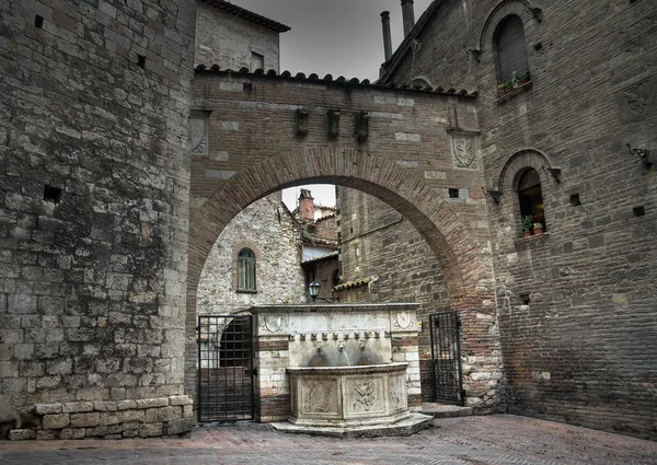 Történelmi kút. Perugia. Umbria régió. — Stock Fotó