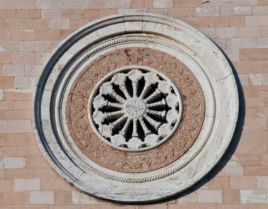 Gül pencere. Madonna delle rose Manastırı. Assisi. Umbria.