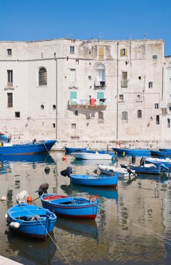 Monopoli turistik liman. Apulia.