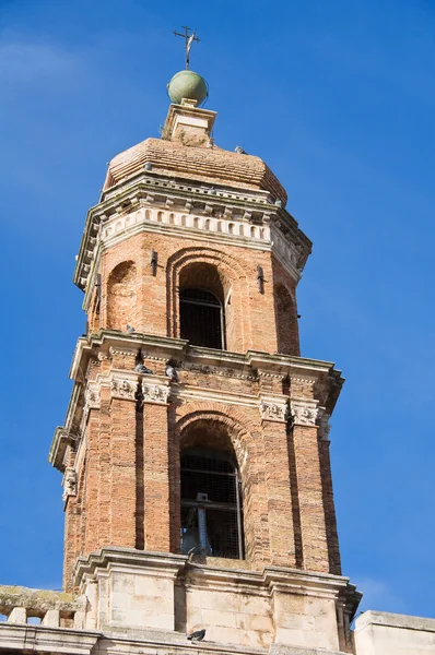 St. rita klokkentoren kerk. Conversano. Apulië. — Stockfoto