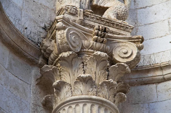 Коринфская колонна . — стоковое фото
