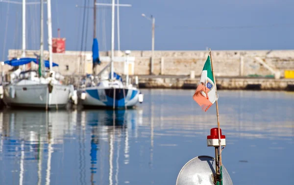 Weergave van bisceglie zeehaven. Apulië. — Stockfoto