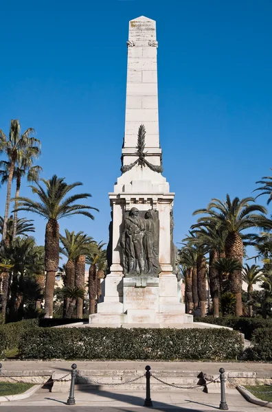 Savaş Anıtı. Bisceglie. Apulia. — Stok fotoğraf