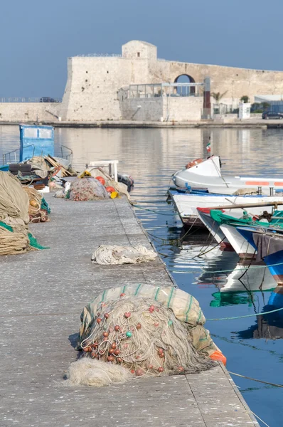 Weergave van trani zeehaven. Apulië. — Stockfoto
