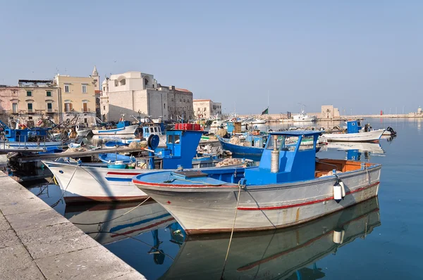 Panoramisch zicht van trani zeehaven. Apulië. — Stockfoto