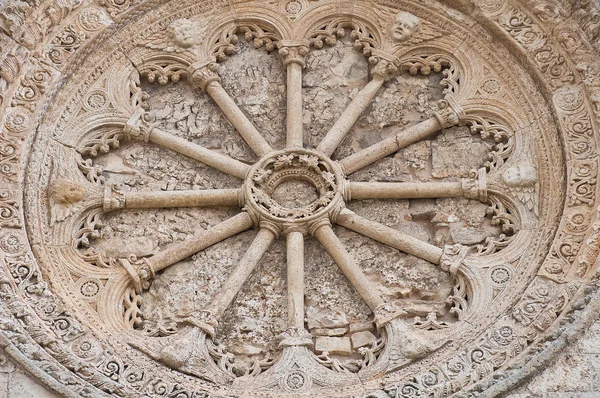 Rose window. St. pietro kerk. Putignano. Apulië. — Stockfoto