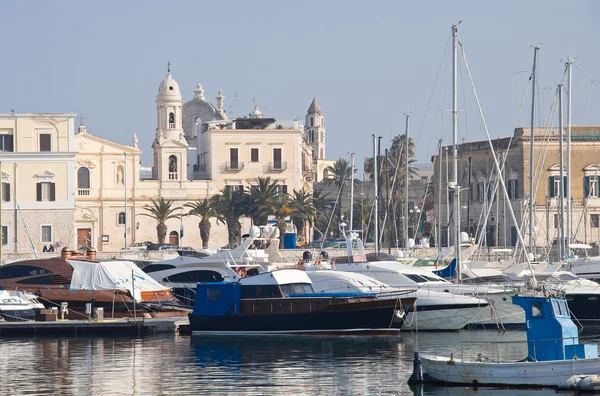 Panoramisch zicht van trani zeehaven. Apulië. — Stockfoto