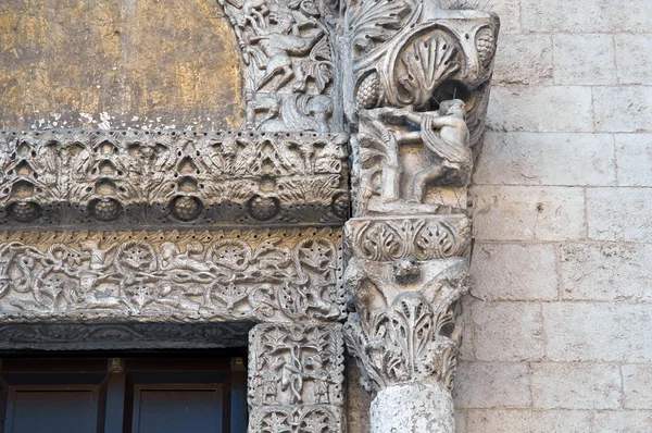 Portale dei leoni. Basilica di San Nicola. Bari. La Puglia . — Foto Stock