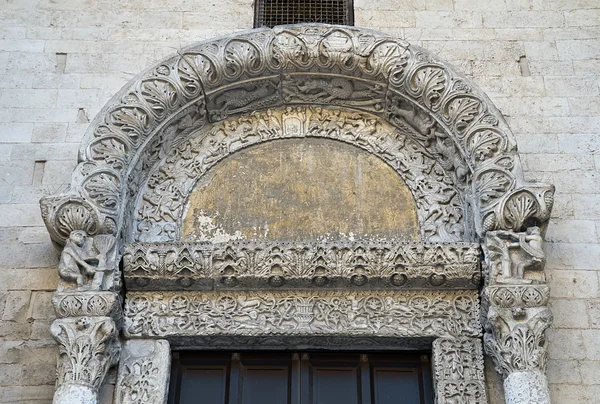 Aslan portal. St. nicholas bazilika. bari. Apulia. — Stok fotoğraf