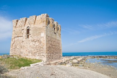 Kule Nişangah. Polignano bir kısrak. Apulia.