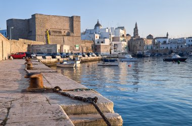 monopoli liman manzarasına. Apulia.