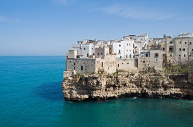 panoramik polignano bir kısrak. Apulia.