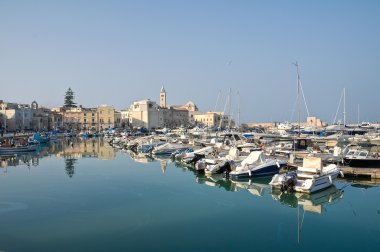 trani liman manzarasına. Apulia.