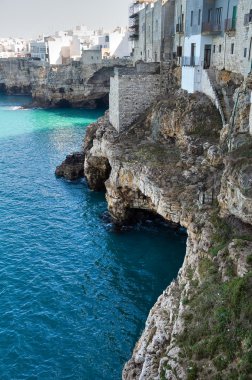 panoramik polignano bir kısrak. Apulia.