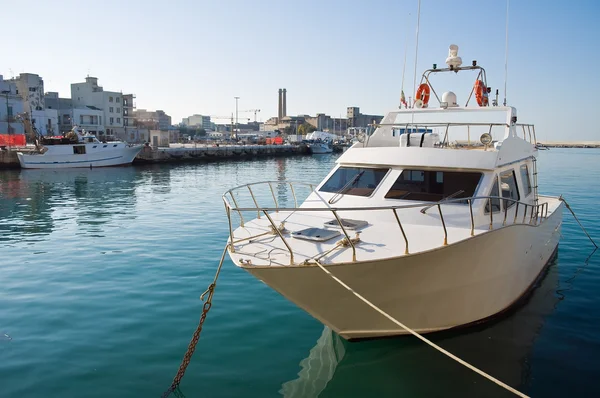 Boat moored at Monopoli port. Apulia. — Stock Photo, Image