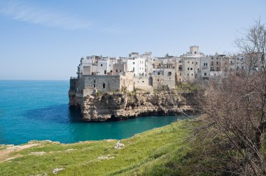 panoramik polignano bir kısrak. Apulia.