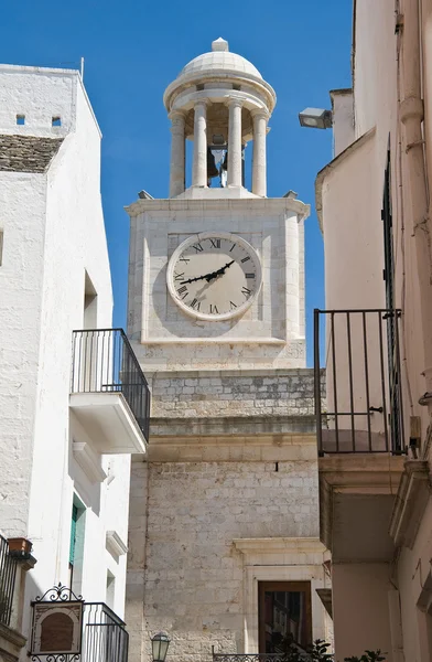 Klocktornet. Locorotondo. Apulien. — Stockfoto
