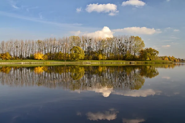 秋と湖 — ストック写真