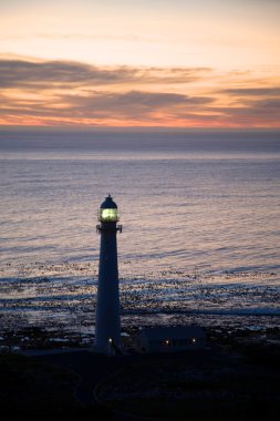 Denizdeki deniz feneri