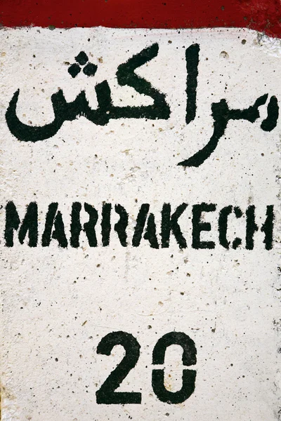 Znak drogowy z Marrakeszu odległość w km — Zdjęcie stockowe