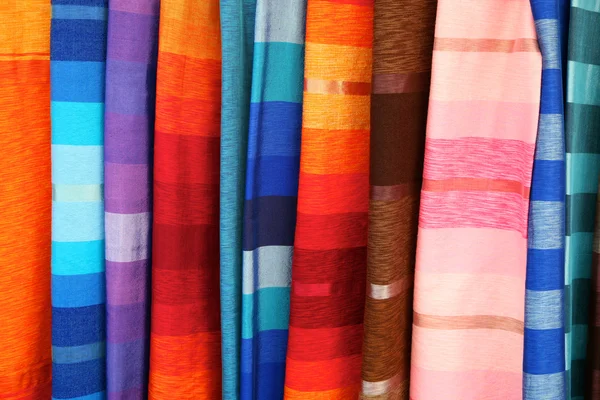 Барвисті тканини — стокове фото