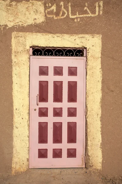 Barevné dveře v ouarzazate — Stock fotografie