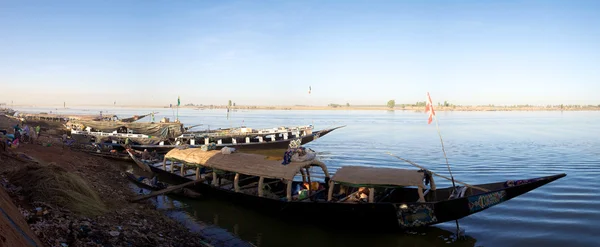 Buque en el puerto de Níger — Foto de Stock