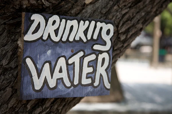 Letrero de agua potable en un camping —  Fotos de Stock